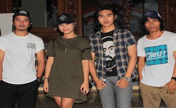 tika-pagraky-nyaman-sepanggung-bareng-rocktober