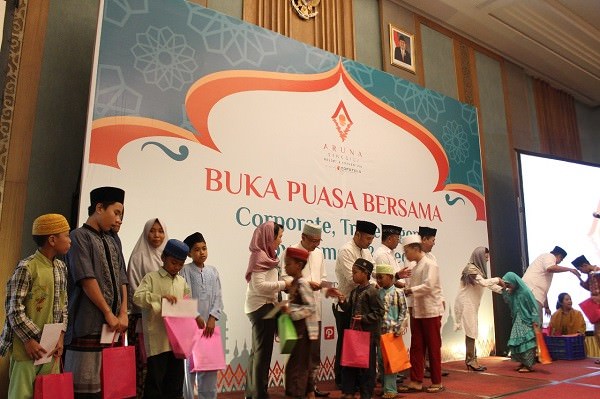 aruna-senggigi-gelar-buka-puasa-bersama-anak-yatim