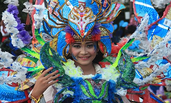 buleleng-recycle-carnaval-ajang-sulap-sampah-jadi-busana-karnaval