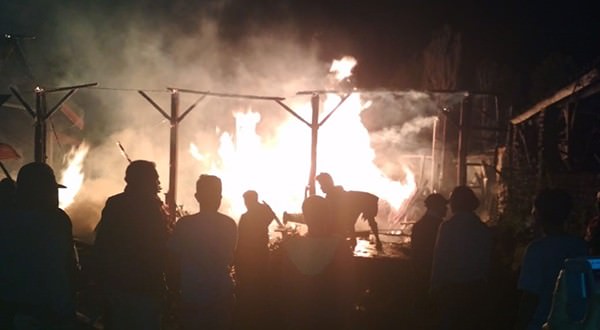 lupa-matikan-dupa-sembahyang-gudang-serkel-ludes-terbakar