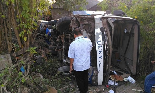 bus-wisata-terguling-di-uluwatu-22-wisatawan-tiongkok-nyaris-tewas