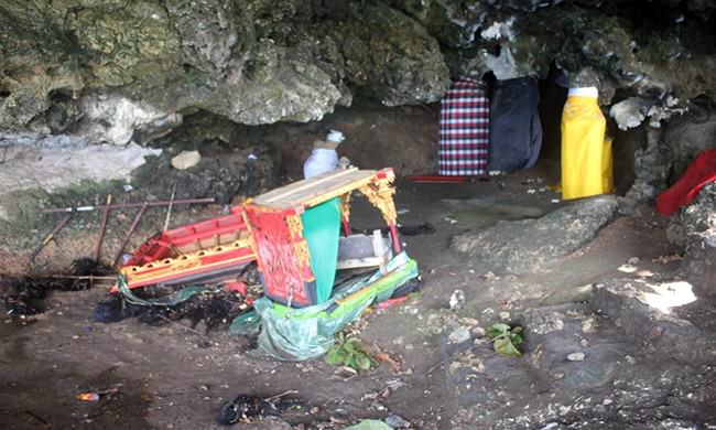 diterjang-ombak-besar-pura-konco-pantai-balangan-rusak-parah