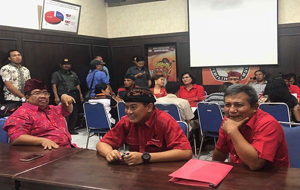 empat-perbekel-nyaleg-lewat-pdip-rochineng-resmi-nyaleg-dprd-bali