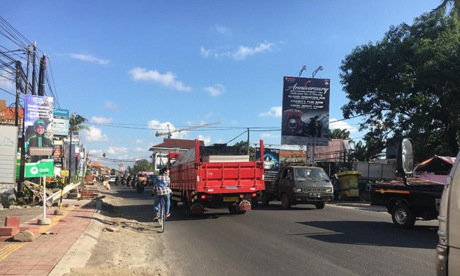 lalu-lintas-krodit-tanpa-pengawasan-truk-dan-bus-lolos