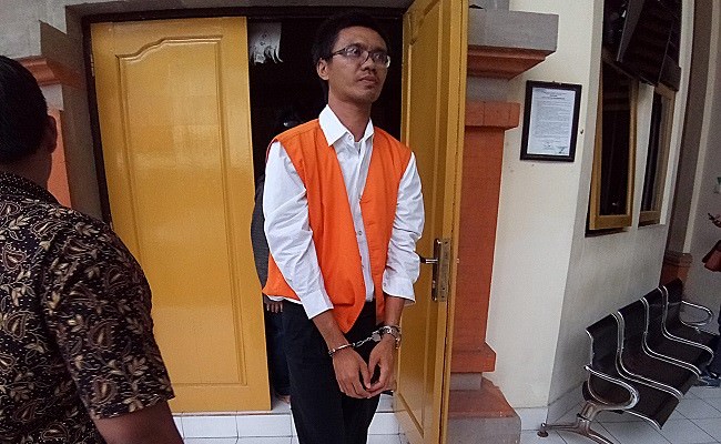 gelapkan-dana-bpjs-milik-karyawan-mantan-manajer-diganjar-15-tahun