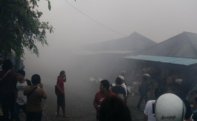 hanya-bisa-pasrah-melihat-api-melalap-barang-dan-uang-hasil-jualan