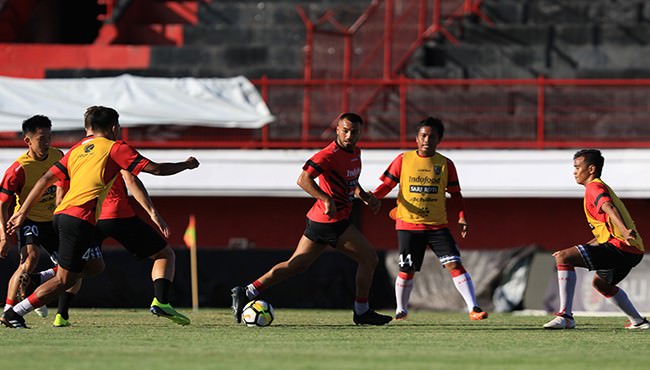 kontra-psis-widodo-jajal-brwa-andhika-dan-syaiful-geser-fadil-sausu
