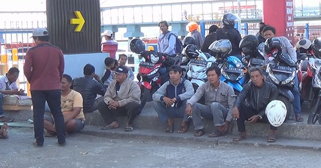 penyeberangan-selat-bali-buka-tutup-begini-pengakuan-penumpang-kapal