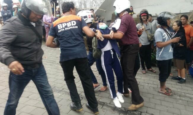 shock-banyak-pemilik-kios-yang-histeris-dan-pingsan