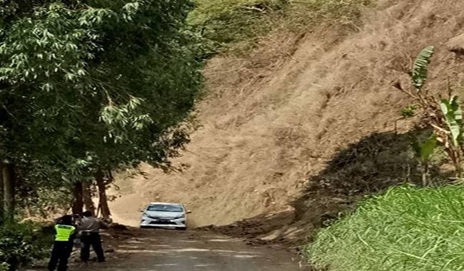 waspada-dua-kali-gempa-guncang-lombok-gunung-abang-longsor