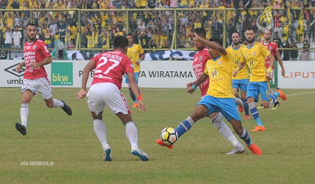 melvin-platje-sang-hero-sukses-bawa-pulang-satu-poin-ke-bali