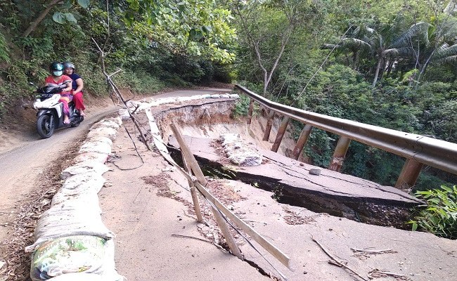 minim-anggaran-jalan-raya-tegenungan-sukawati-dibiarkan-putus