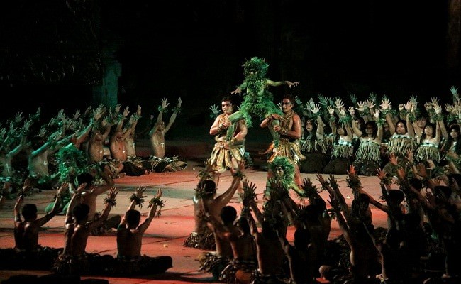 mistis-ratusan-sman-2-tabanan-pentaskan-tari-kecak-sang-hyang-memedi