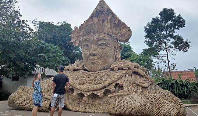 patung-bambu-jadi-pembeda-soundrenaline-2018-di-bali-tolong-lihat