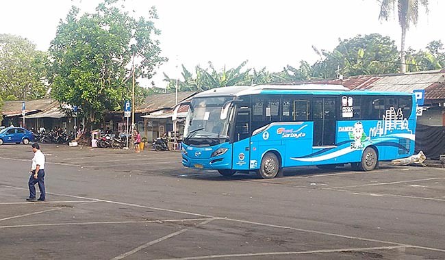 sepi-penumpang-damri-tekor-operasikan-bus-agromelasi-ancam