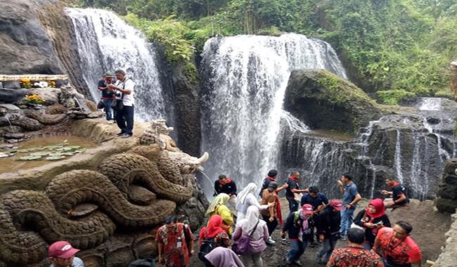 air-terjun-punggul-keunikan-surga-dunia-di-badung-selatan-tertarik