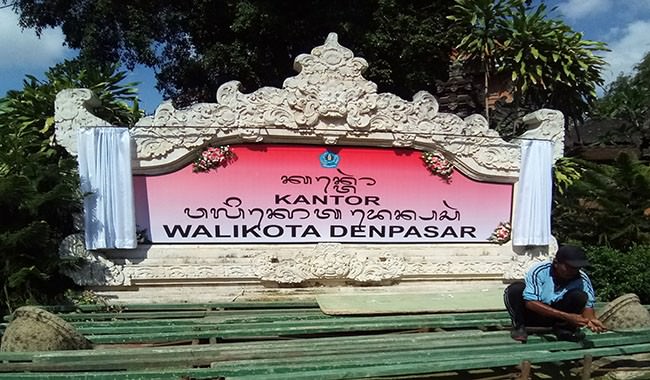 aksara-bali-resmi-berlaku-busana-adat-kamis-depan-non-hindu-bisa