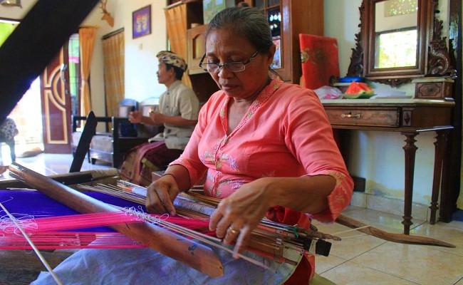bikin-bali-bangga-songket-beratan-diusulkan-ke-unesco
