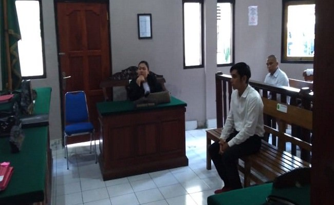 bikin-ngakak-divonis-25-tahun-pria-malaysia-ngotot-minta-dicambuk