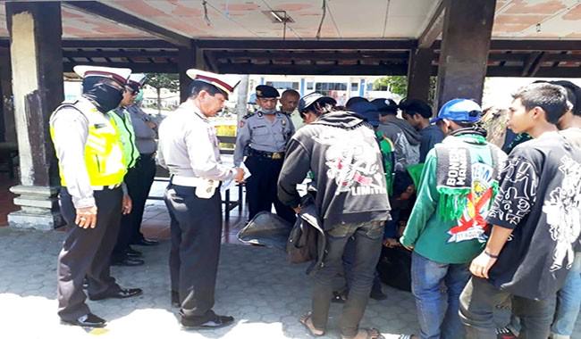bonek-terus-berdatangan-polisi-terpaksa-ambil-jalan-pintas-pulangkan