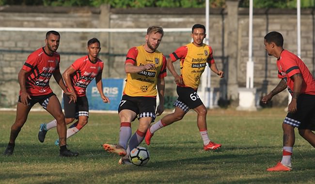 gelandang-timnas-irak-melempem-suporter-geregetan-coach-eko-bilang