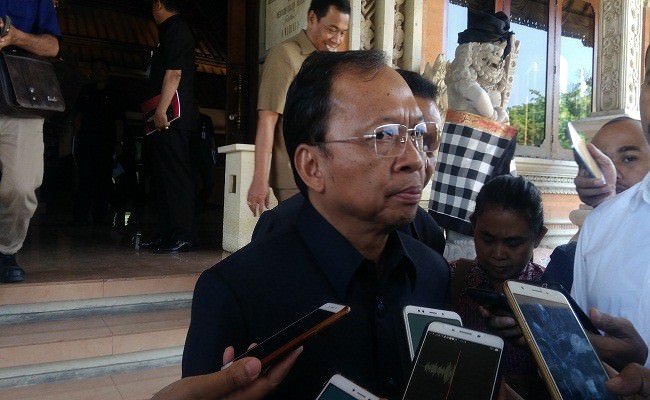 lestarikan-aksara-bali-gubernur-terbitkan-pergub-no80-tahun-2018