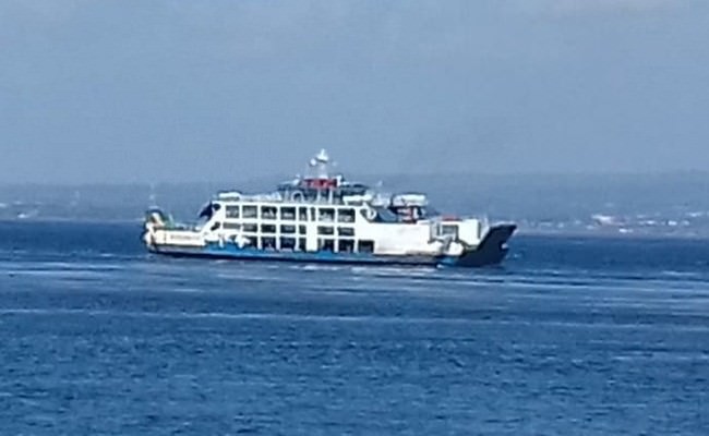 terseret-arus-deras-kmp-cemerlang-55-hanyut-di-selat-bali