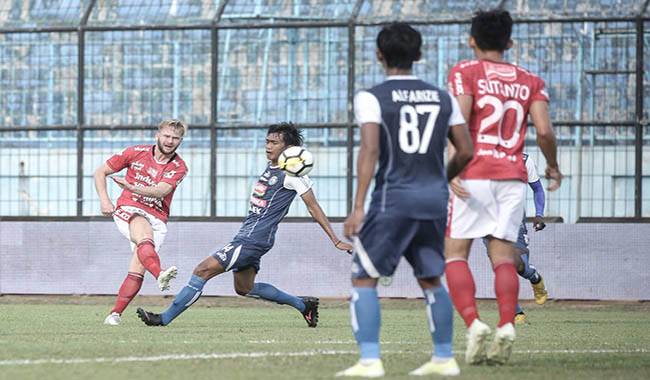 vdv-dan-wawan-absen-bali-united-takluk-di-kandang-arema-fc-3-1