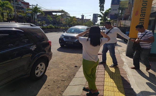 wow-polisi-sita-kiloan-emas-batangan-dan-bb-mewah-dari-pelaku-gendam