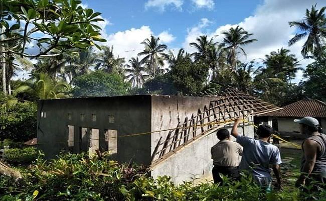 berawal-bunyi-ledakan-rumah-di-selemadeg-barat-mendadak-terbakar