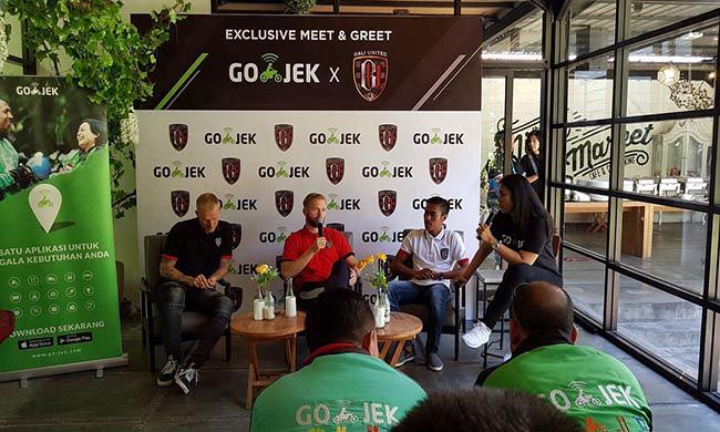 go-jek-gandeng-mitra-driver-dan-suporter-temu-sapa-pemain-bali-united