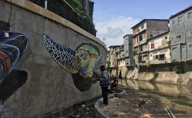 keren-dinding-tukad-badung-dihias-gambar-kura-kura-dan-ikan-3d