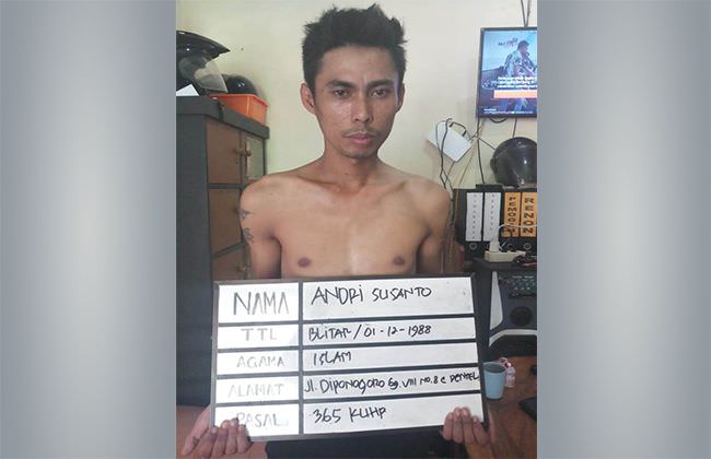 masturbasi-di-perut-cewek-sebelum-merampok-penjahat-berpistol-dijuk