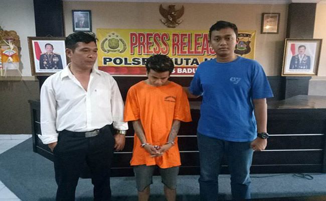 alamakgasak-hp-bule-inggris-spesialis-jambret-dibekuk-di-arena-tajen