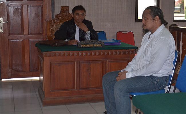 dituntut-17-tahun-istri-calo-sabu-35-kilogram-jaringan-afrika-nangis