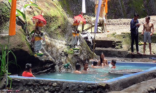 gitgit-hotspring-wahana-baru-tempat-pas-untuk-berlibur-akhir-tahun