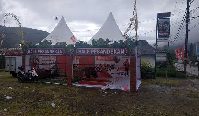 layani-pemudik-galungan-amb-hadirkan-bale-pesandekan-di-jalur-bedugul
