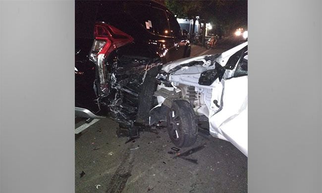 ngeri-ban-belakang-pecah-avanza-seruduk-pajero-di-jalur-setan