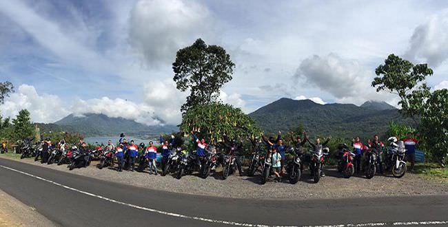 tutup-tahun-komunitas-hobi-gelar-touring-sambil-berbagi-ke-sesama