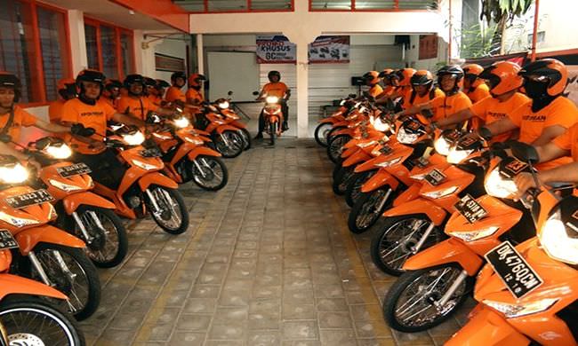 astra-motor-bali-serahkan-24-unit-motor-supra-x-125-ke-pt-pos-gianyar