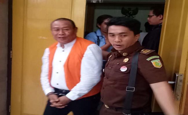 didakwa-pasal-mati-pembunuh-jukir-di-kantor-tiki-terlihat-tenang