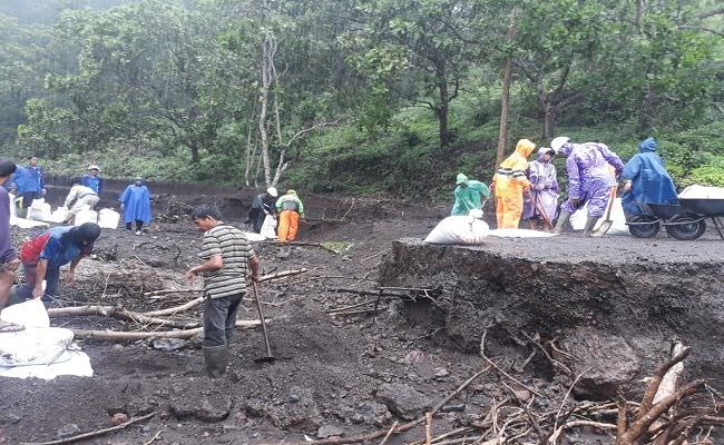 diterjang-banjir-akses-menuju-obyek-wisata-rumah-pohon-putus-lagi