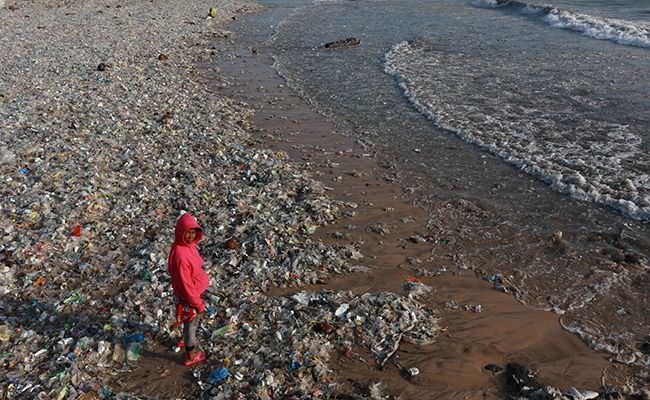 menohok-pesisir-bali-dikepung-sampah-tanggungjawab-produsen-nol