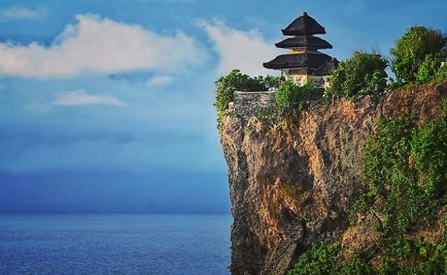 tebing-retak-badung-siapkan-dana-rp-29-m-untuk-penataan-pura-uluwatu