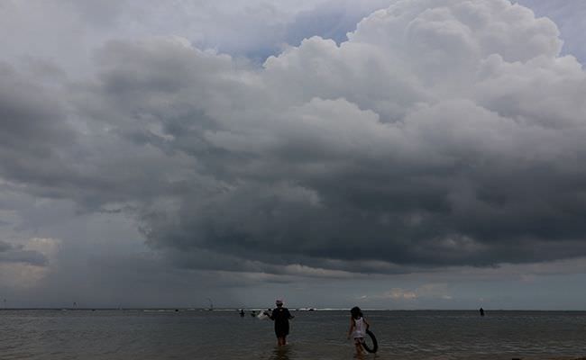 update-cuaca-hujan-lebat-dan-angin-kencang-masih-hantui-bali