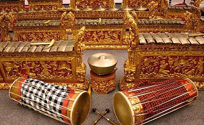 woowbadung-gelontor-desa-adat-bantuan-gamelan-senilai-rp-16-miliar