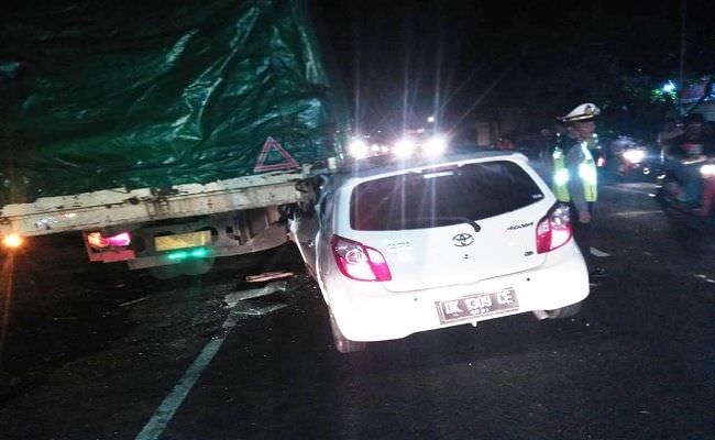 amor-ring-acintya-tabrak-truk-parkir-mantan-sekda-jembrana-tewas
