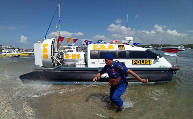 canggih-satu-satunya-di-bali-ini-kehebatan-hovercraft-koleksi-polda