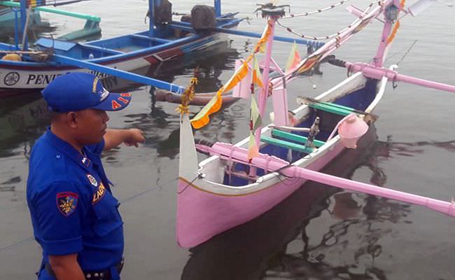 dihantam-gelombang-jukung-nelayan-jembrana-tenggelam-di-selat-bali
