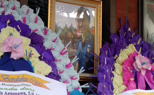 jasad-anak-pejabat-gianyar-yang-gantung-diri-akhirnya-dikremasi